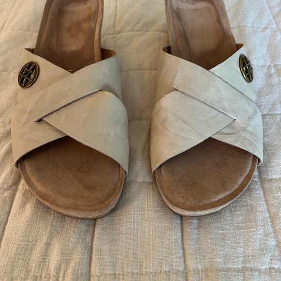 UGG Adorable Wedge Shoe - Picture 6 of 9